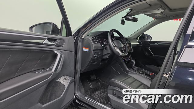 Volkswagen Tiguan 2023 — photo 13