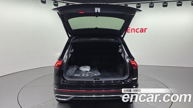 Volkswagen Tiguan 2023 — photo 24