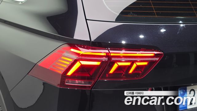 Volkswagen Tiguan 2023 — photo 9