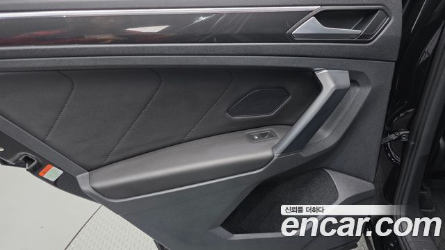 Volkswagen Tiguan 2023 — photo 15