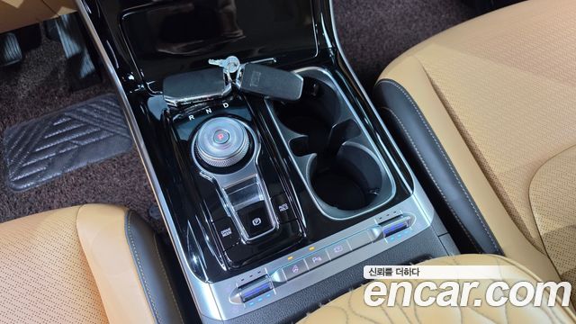 Kia Canival 2023 — photo 9