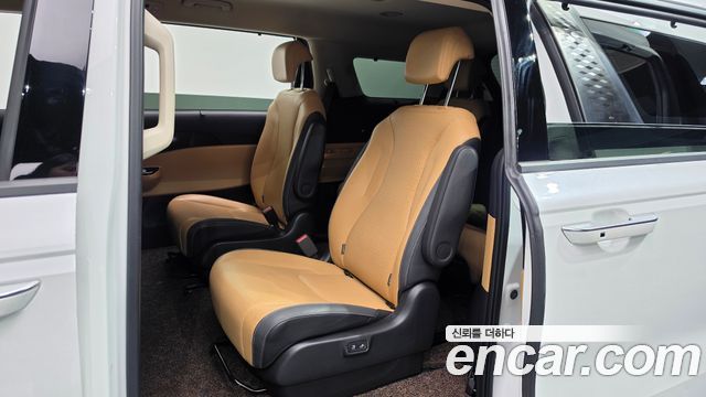 Kia Canival 2023 — photo 11