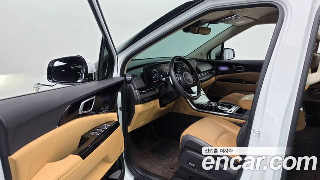 Kia Canival 2023 — photo 17