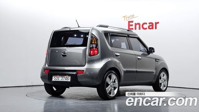 Kia Soul 2010 — photo 2