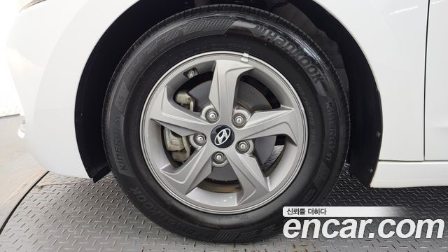 Hyundai AVANTE 2017 — photo 5