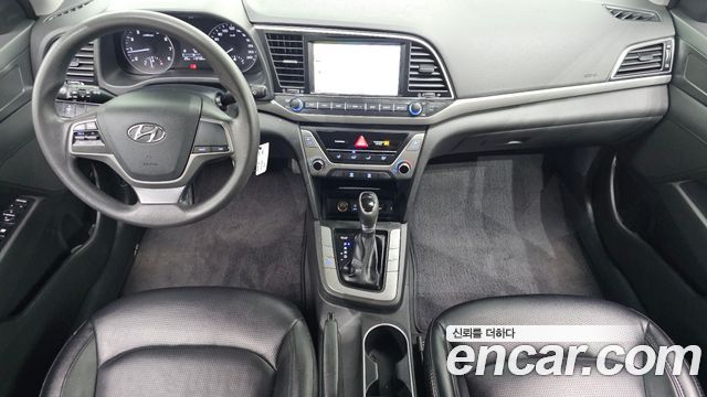 Hyundai AVANTE 2017 — photo 10