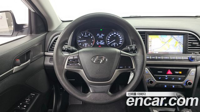 Hyundai AVANTE 2017 — photo 19
