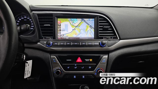 Hyundai AVANTE 2017 — photo 20