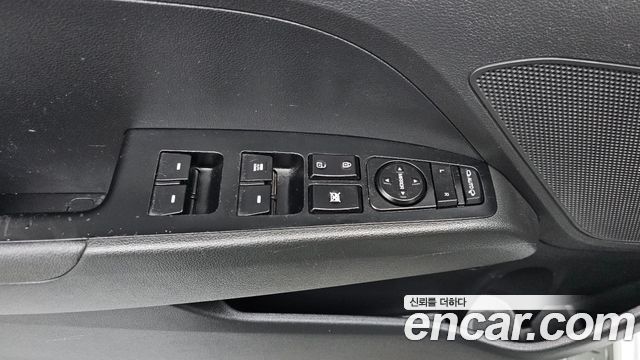 Hyundai AVANTE 2017 — photo 22