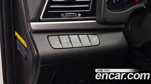 Hyundai AVANTE 2017 — photo 23