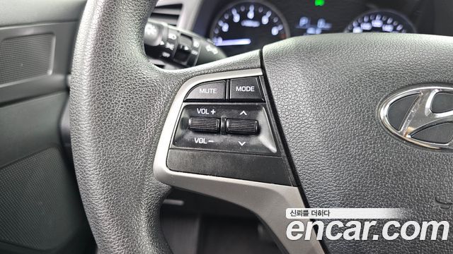 Hyundai AVANTE 2017 — photo 25