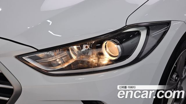 Hyundai AVANTE 2017 — photo 8