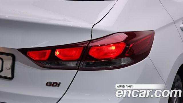 Hyundai AVANTE 2017 — photo 9