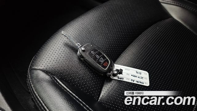 Hyundai AVANTE 2017 — photo 27