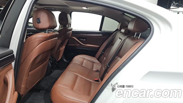 BMW 5-Series 2016 — photo 11