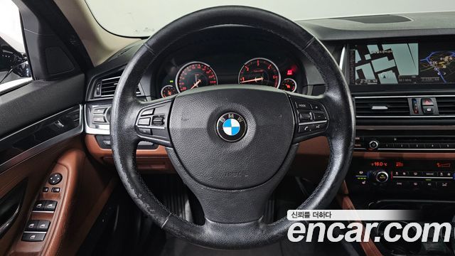 BMW 5-Series 2016 — photo 16