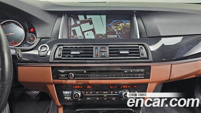 BMW 5-Series 2016 — photo 17