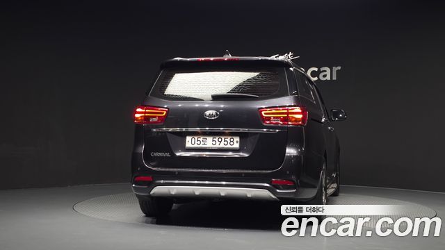 Kia Canival 2019 — photo 4