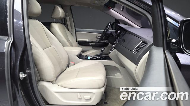 Kia Canival 2019 — photo 17