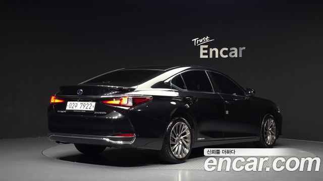 Lexus ES 2019 — photo 2