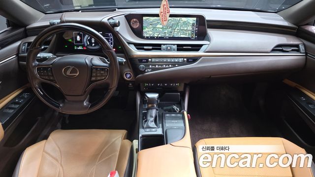 Lexus ES 2019 — photo 10