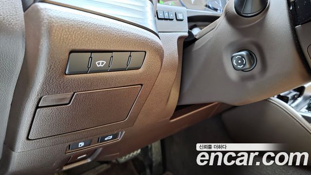 Lexus ES 2019 — photo 27