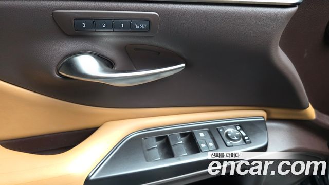 Lexus ES 2019 — photo 28