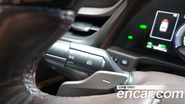 Lexus ES 2019 — photo 29