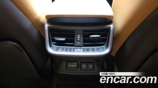 Lexus ES 2019 — photo 31