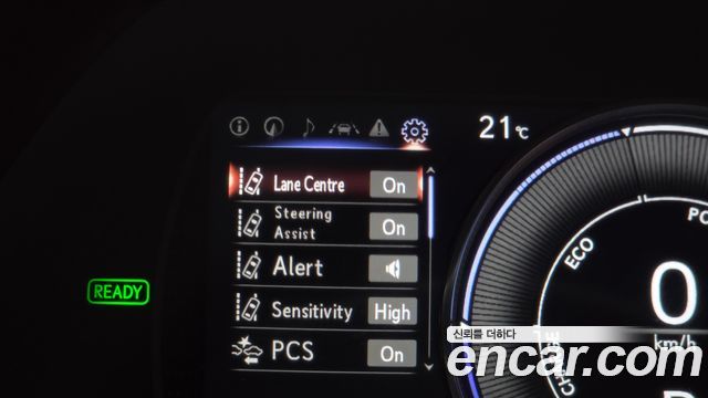 Lexus ES 2019 — photo 34