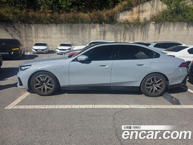 BMW 5-Series 2025 — photo 1