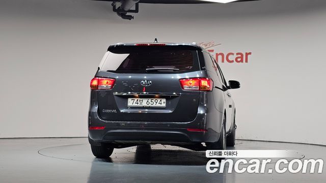 Kia Canival 2016 — photo 4