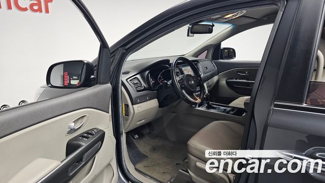 Kia Canival 2016 — photo 13