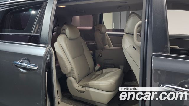 Kia Canival 2016 — photo 17