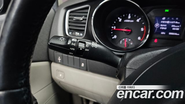 Kia Canival 2016 — photo 24