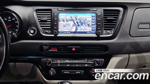Kia Canival 2016 — photo 26