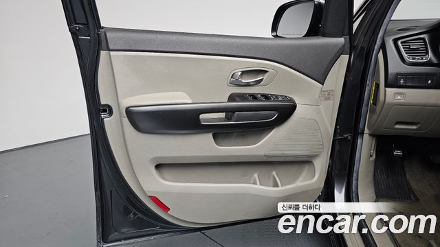 Kia Canival 2016 — photo 14