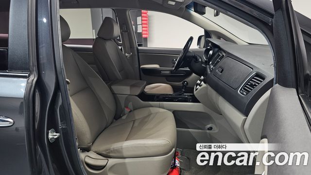 Kia Canival 2016 — photo 16
