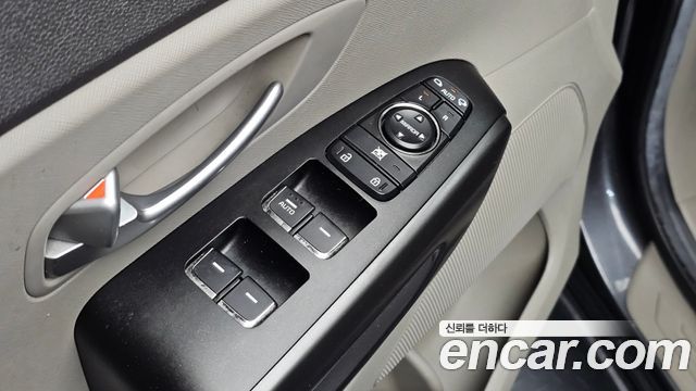 Kia Canival 2016 — photo 33