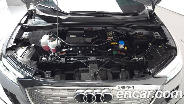 Audi Q4 e-tron 2025 — photo 6