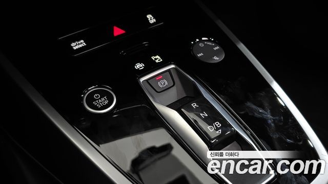 Audi Q4 e-tron 2025 — photo 12