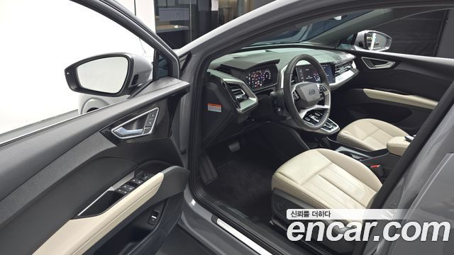 Audi Q4 e-tron 2025 — photo 13