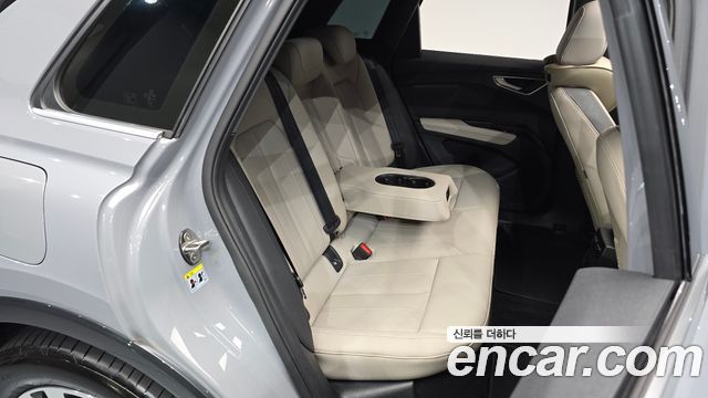 Audi Q4 e-tron 2025 — photo 18