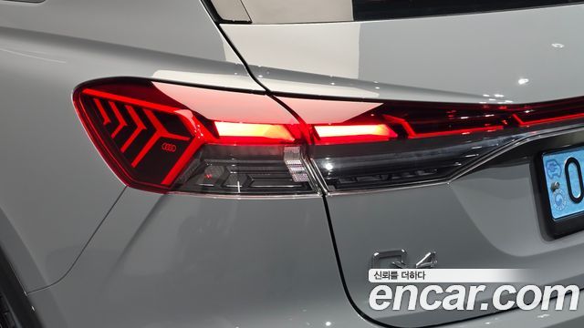 Audi Q4 e-tron 2025 — photo 9