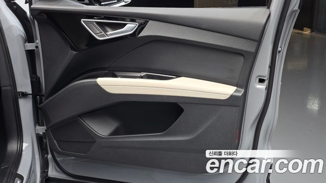 Audi Q4 e-tron 2025 — photo 15