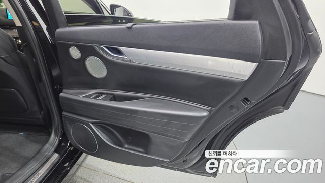 Genesis G80 2022 — photo 15