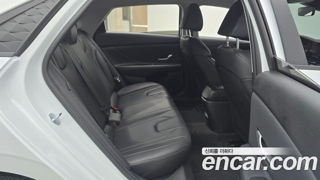 Hyundai AVANTE 2025 — photo 12