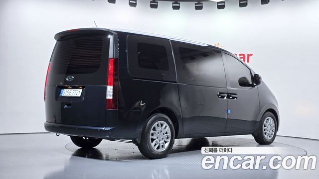 Hyundai Staria 2022 — photo 2