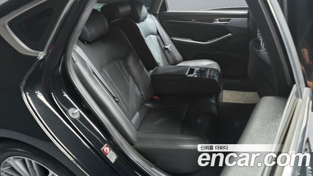 Genesis G80 2017 — photo 17
