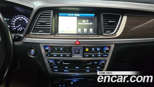 Genesis G80 2017 — photo 20